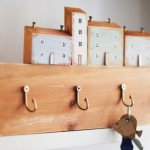 DIY wall-mounted key holder in the shape of a house: master class with video