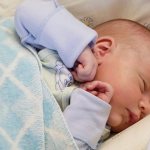 Плед для новорожденного спицами: как связать на выписку для мальчика и девочки